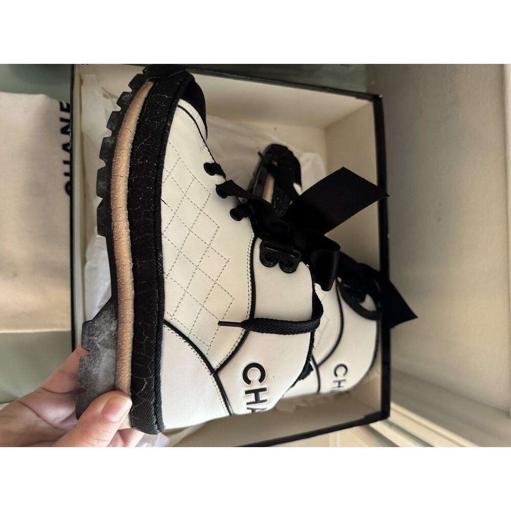 VTG Chanel 1993 Quilted Leather Sneakers Black Bow White Black Sz 36 NIB - READ - Picture 4 of 8